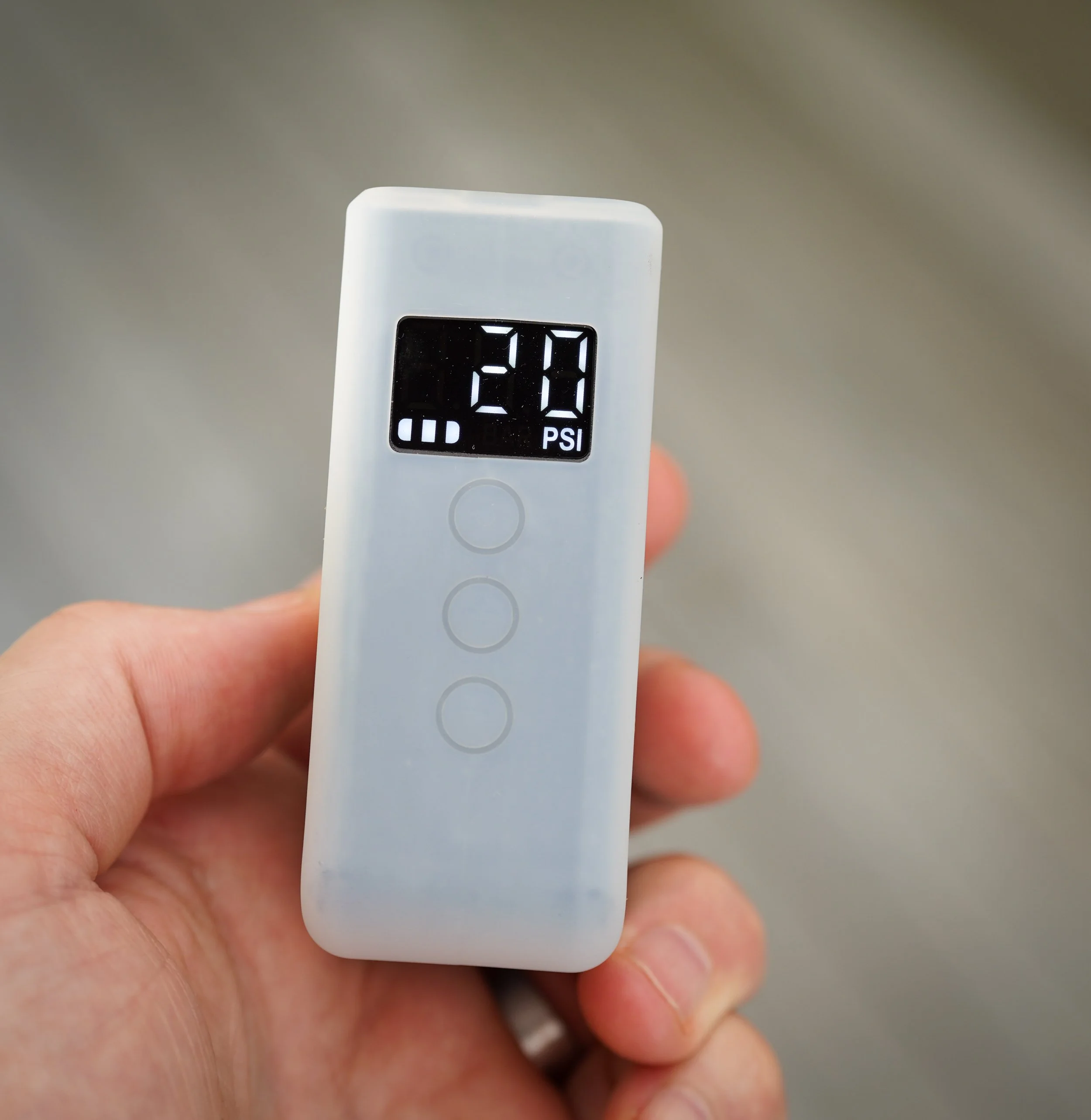 The New CYCPLUS Tiny E-Pumps are floor pumps in your pocket — To